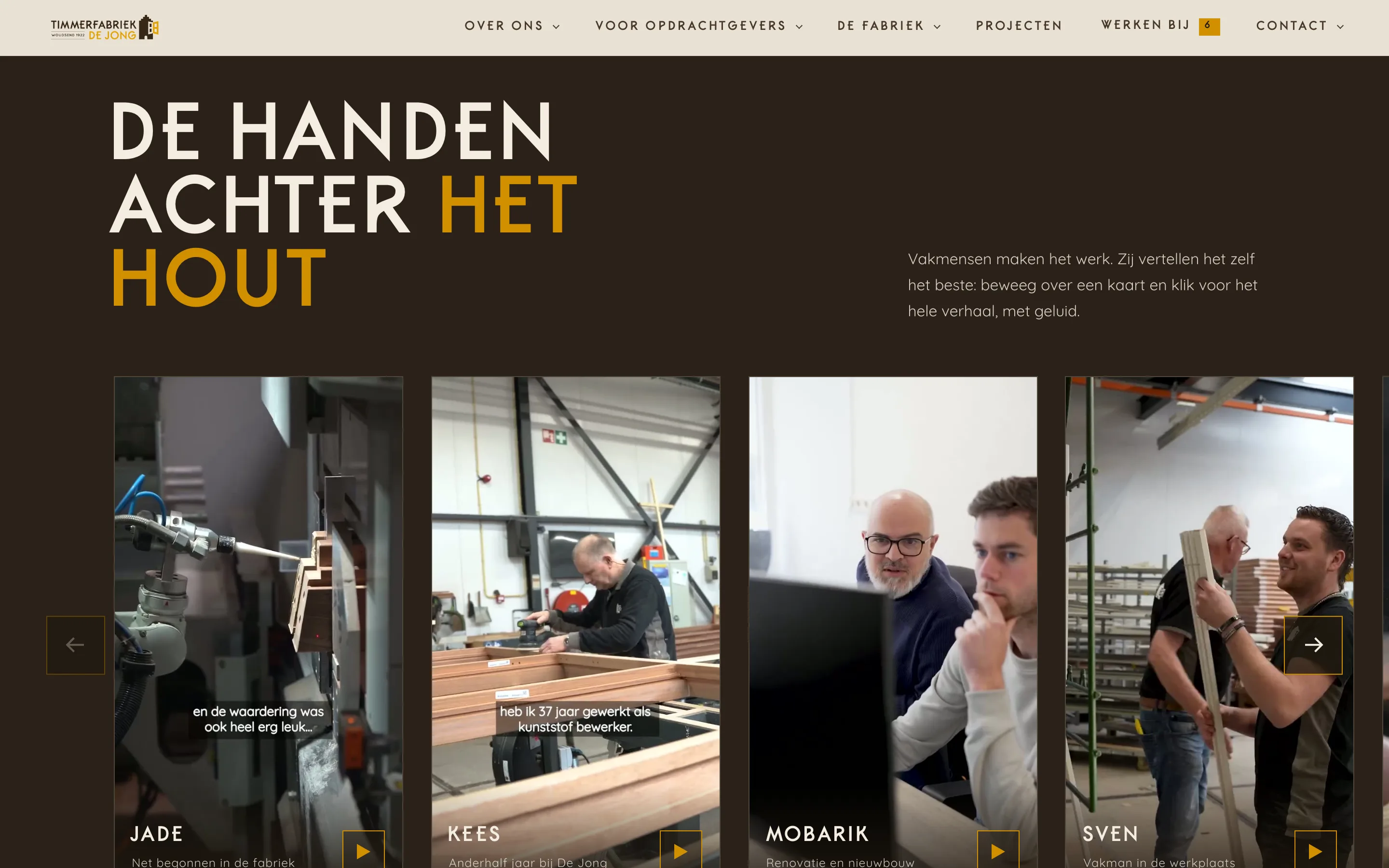 Schermopname van De handen achter het hout